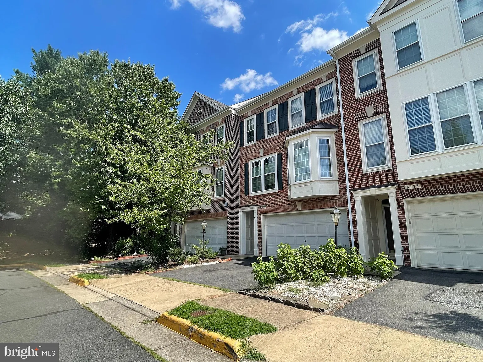 4 bed, 3.5 bath, 1854 sqft, $3,200 — Photo 2