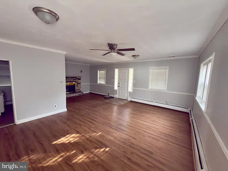 422 W 6th Ave — Photo 33