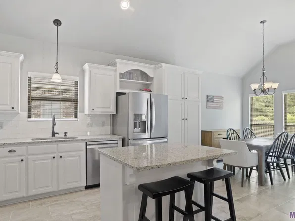 11399 Oak Run Dr, Geismar, LA 70734