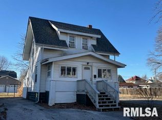 938 N Charles St, Carlinville, IL 62626