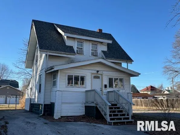 938 N Charles St, Carlinville, IL 62626