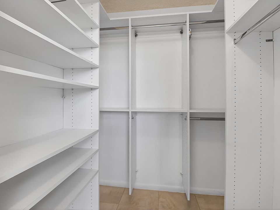 1st image of 10 Willowbrook Lane #207
