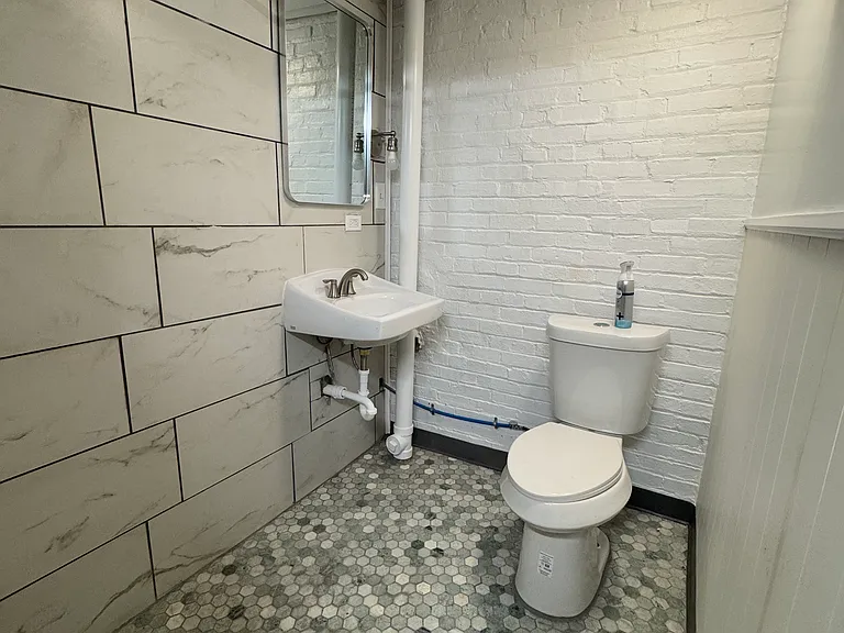 82 Oakdale Ave #7 — Photo 4