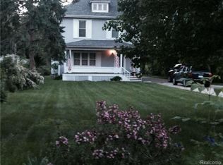 216 Riverside Dr, Mount Clemens, MI 48043