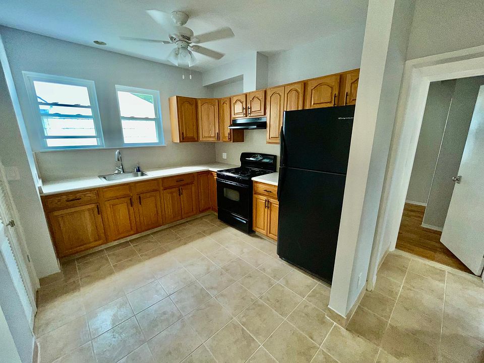 1st image of 339 Ross Ave