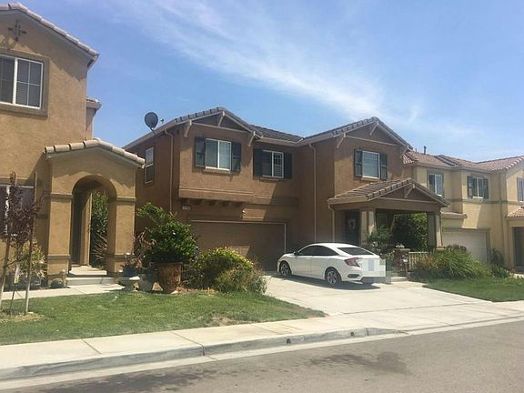2nd image of 2746 Lavender St