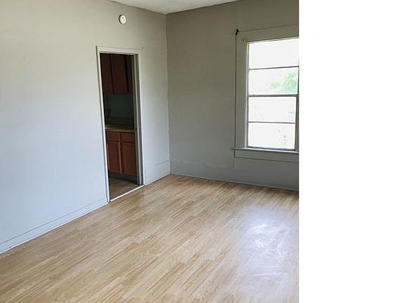 3rd image of 119 Hardeman St