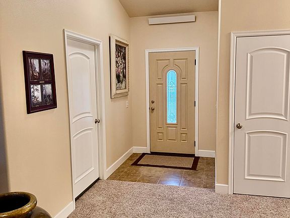 5th image of 221 Rocky Road Cres