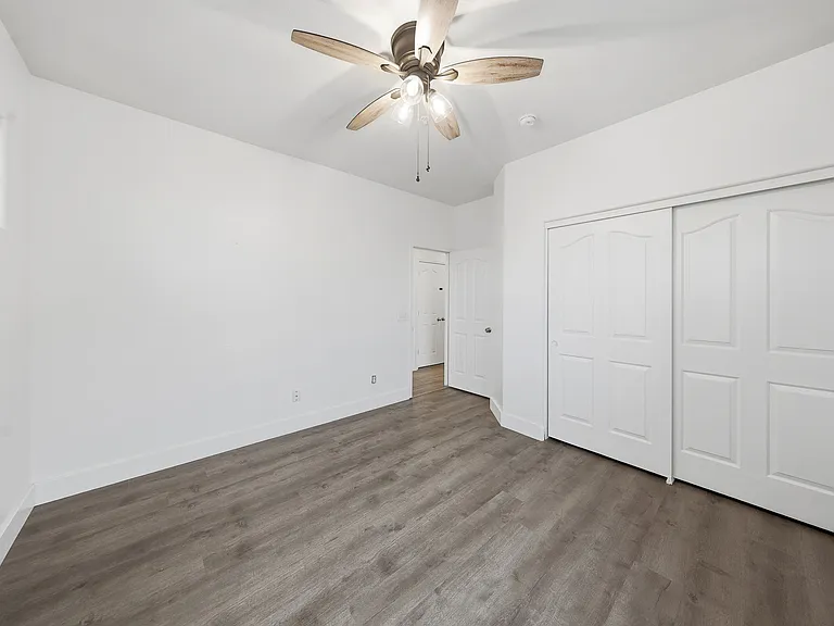12175 W Chase Ln — Photo 35