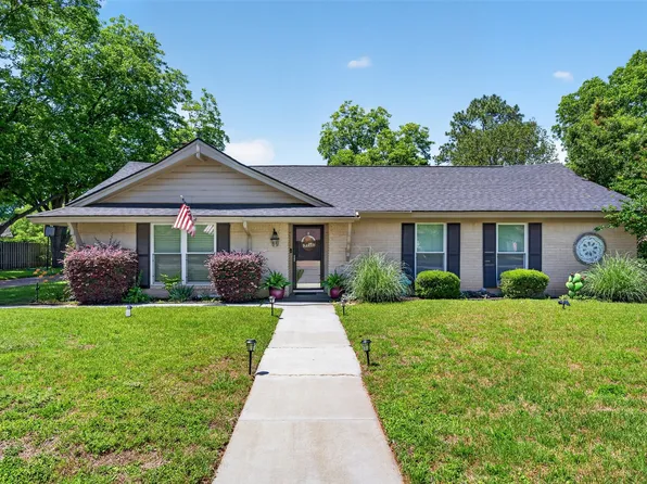 1218 Crestwood Dr, Cleburne, TX 76033
