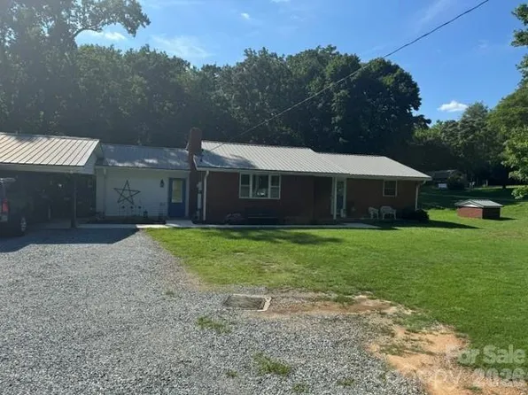 213 E 3rd St, Faith, NC 28146