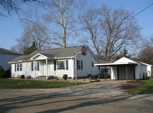 820 19th St, Charleston, IL 61920