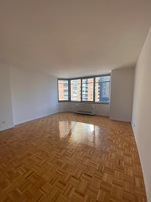 Rented by Fischer Group Realty, LLC | media 10