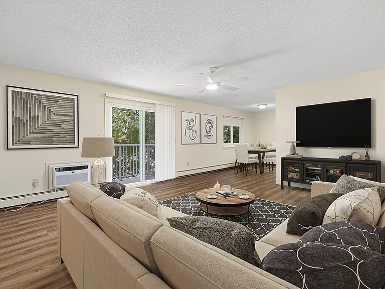 Parkway Apartments — Photo 32