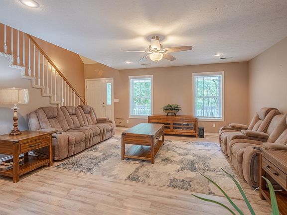 4th image of 222 S Tinsel Cir E