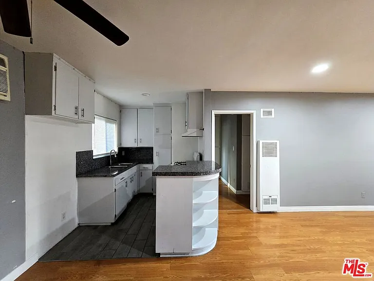 7419 Woodley Ave #1 — Photo 3