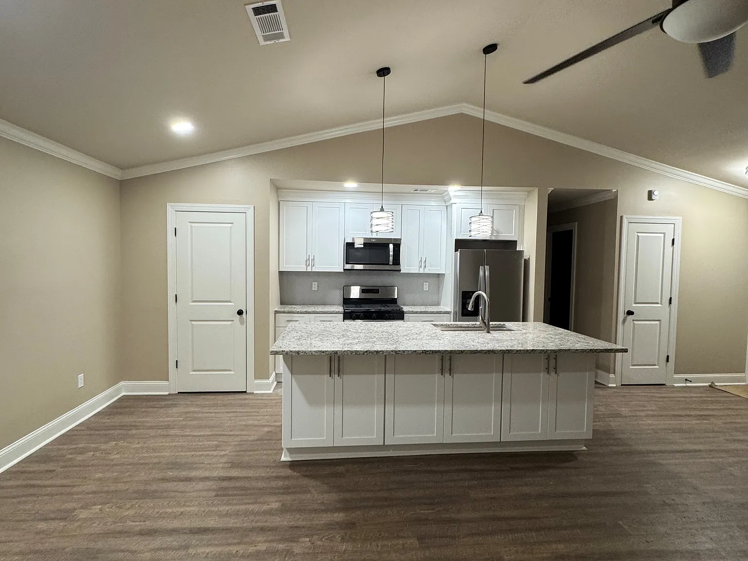 3 bed, 1490 sqft, $2,000 — Photo 4