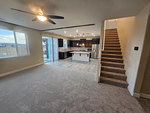 4 bed, 2153 sqft, $3,200 — Photo 3