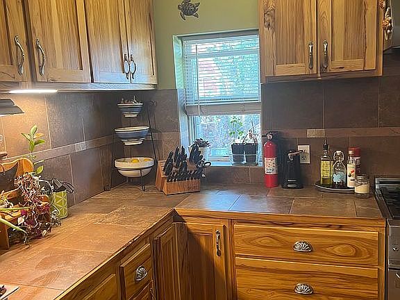 5th image of 121 Elm St
