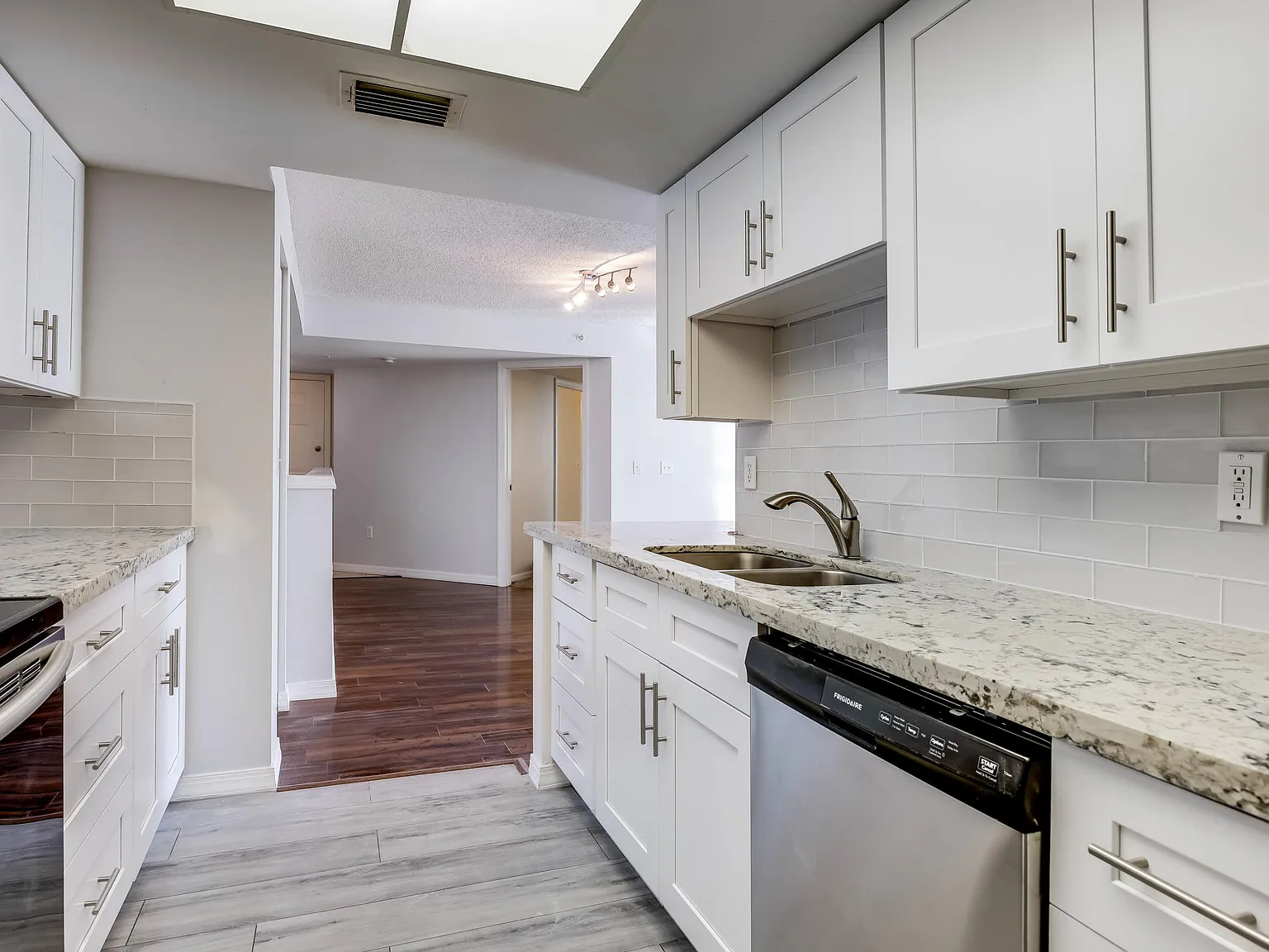 3 bed, 2.0 bath, 1173 sqft, $2,350 — Photo 4