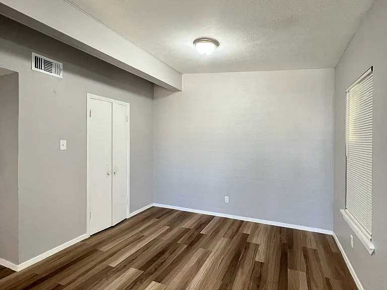 La Hacienda Apartments — Photo 16