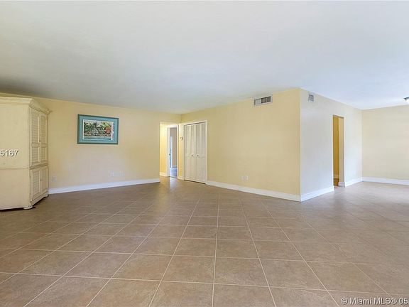5th image of 6815 Edgewater Dr APT 101