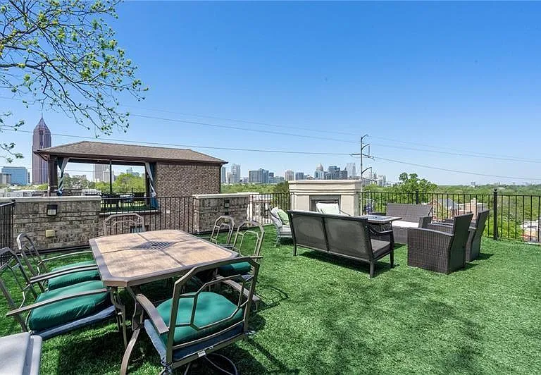 631 Boulevard NE — Photo 43
