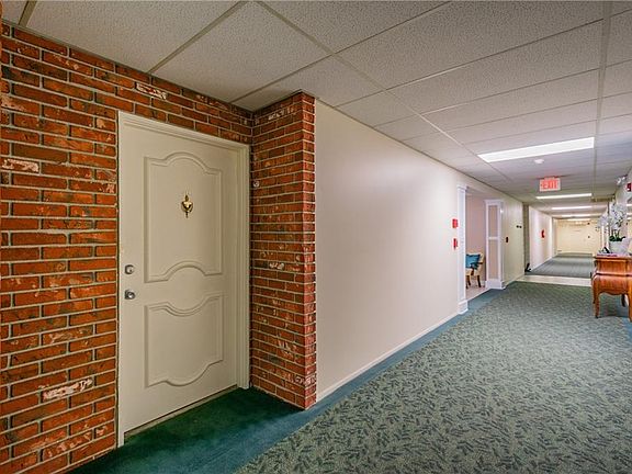 3rd image of 100 Bluff View Dr APT 108A