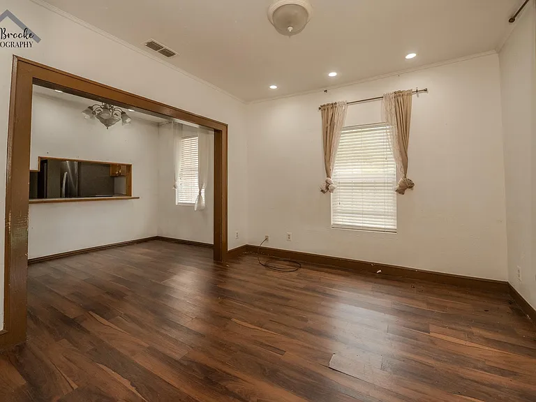 502 Marconi St — Photo 6