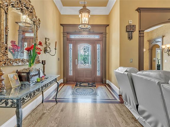 3rd image of 136 Buckland Dr