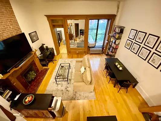 2nd image of 137 W 75th St APT 1R
