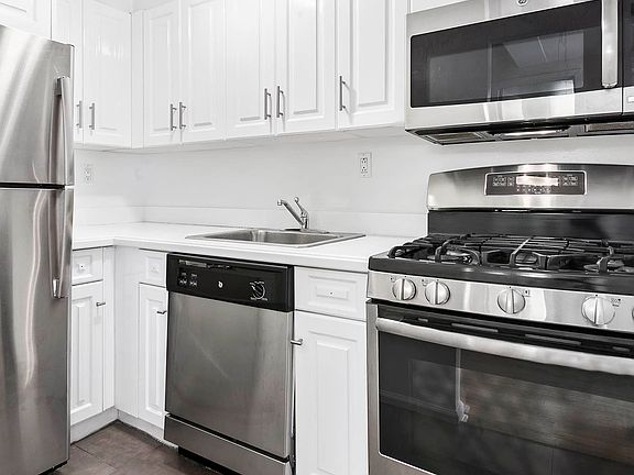3rd image of 151 W 16th St APT 5B