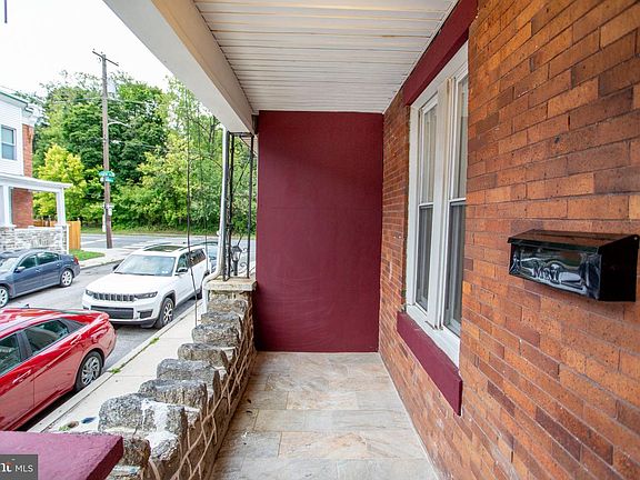 4th image of 576 E Herman St
