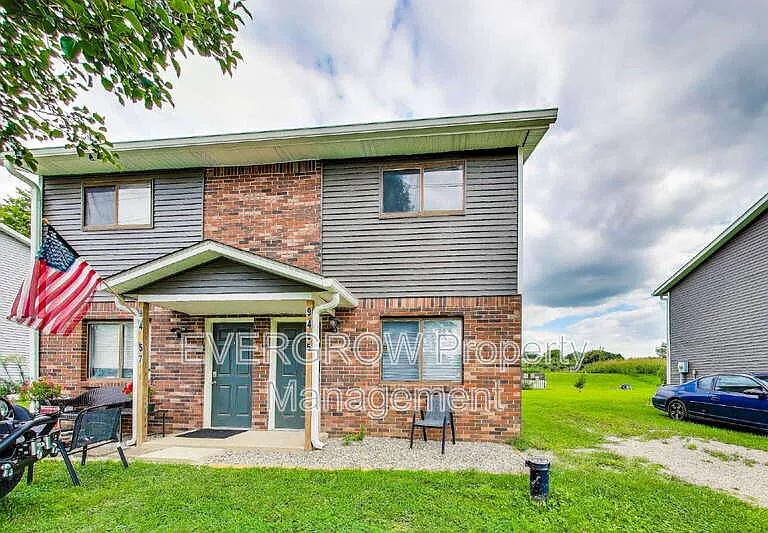 9455 Huggin Hollow Rd — Photo 1
