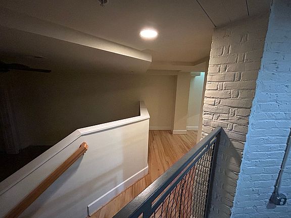 4th image of 213 E Broad St #104