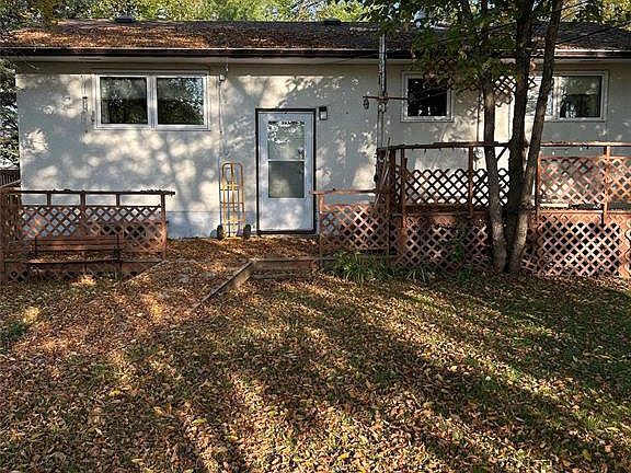 2nd image of 140 3rd Ave