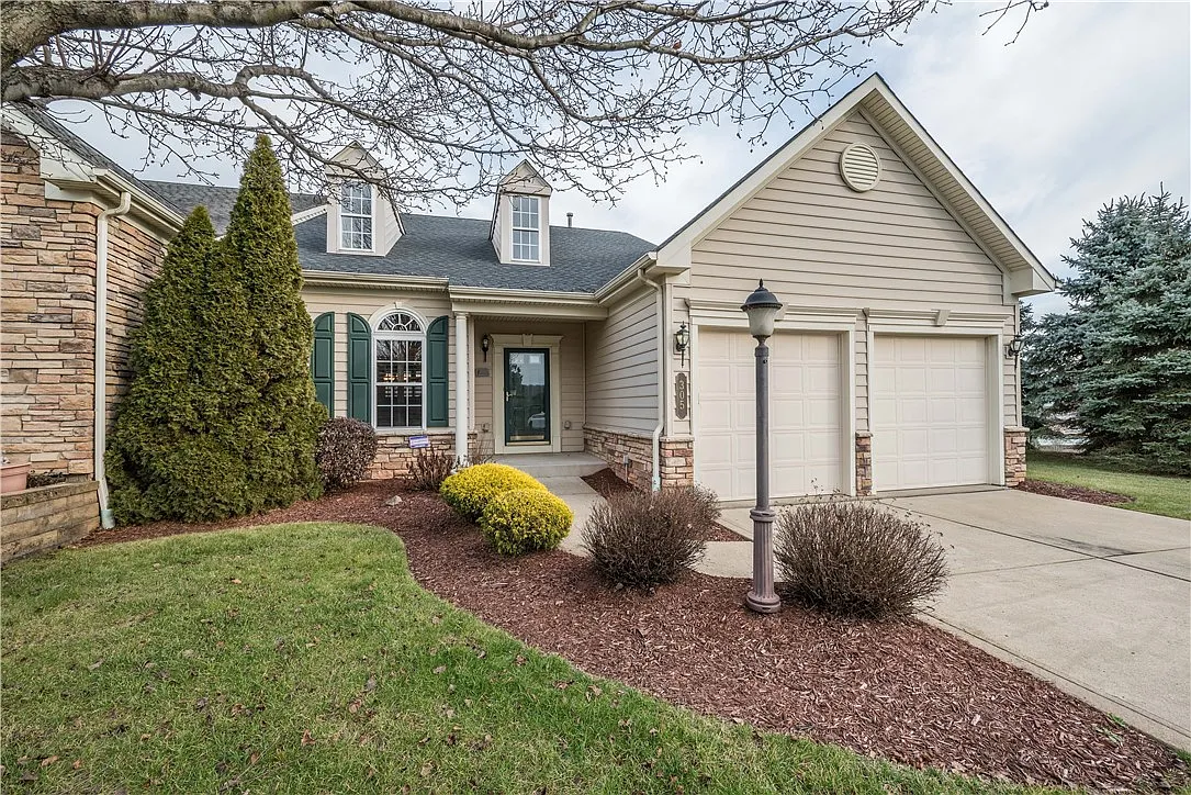 305 Laurel Ct photo 1