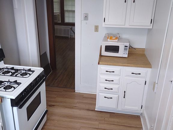 4th image of 25 Wilson Ave #3