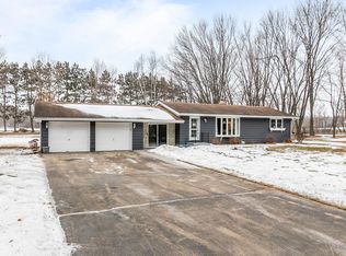 N4975 Bear Lake Rd, New London, WI 54961