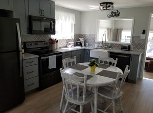 7910 Lake Dr, Algonac, MI