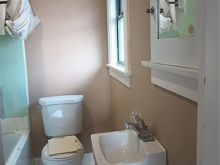 120 W Marshall Blvd #7 — Photo 2