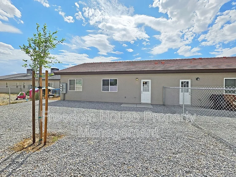 1701 Sycamore Ave #A — Photo 36