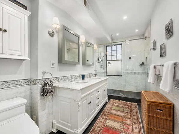 944 Bloomfield Street image 13 of 37