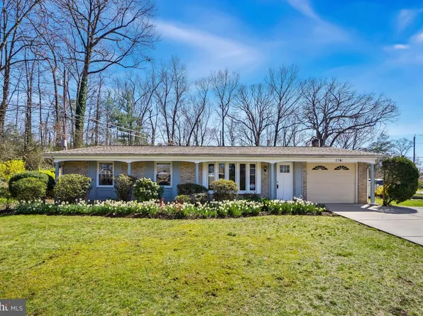 8701 Briarcroft Ln, Laurel, MD 20708