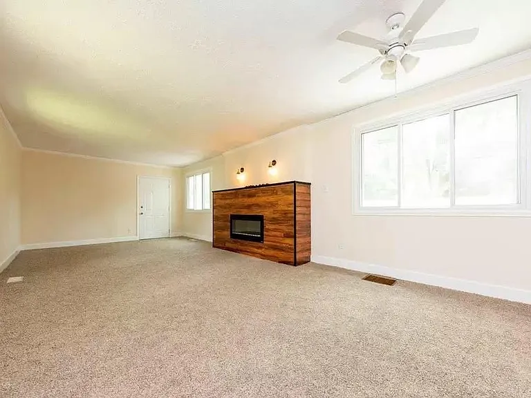 2601 W Heading Ave — Photo 4