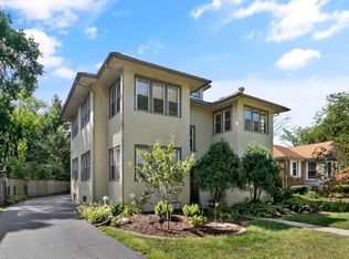 395 N Delaplaine Rd APT 2W, Riverside, IL 60546