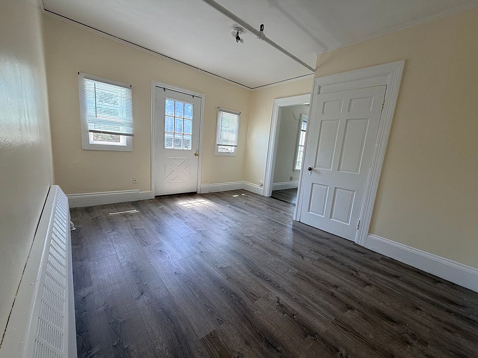 1st image of 149 Strathmore Rd #6