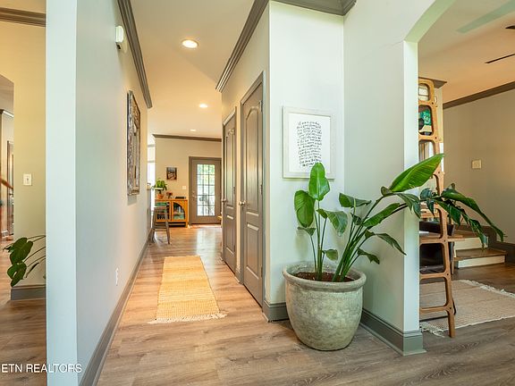 4th image of 1076 Yosemite Dr