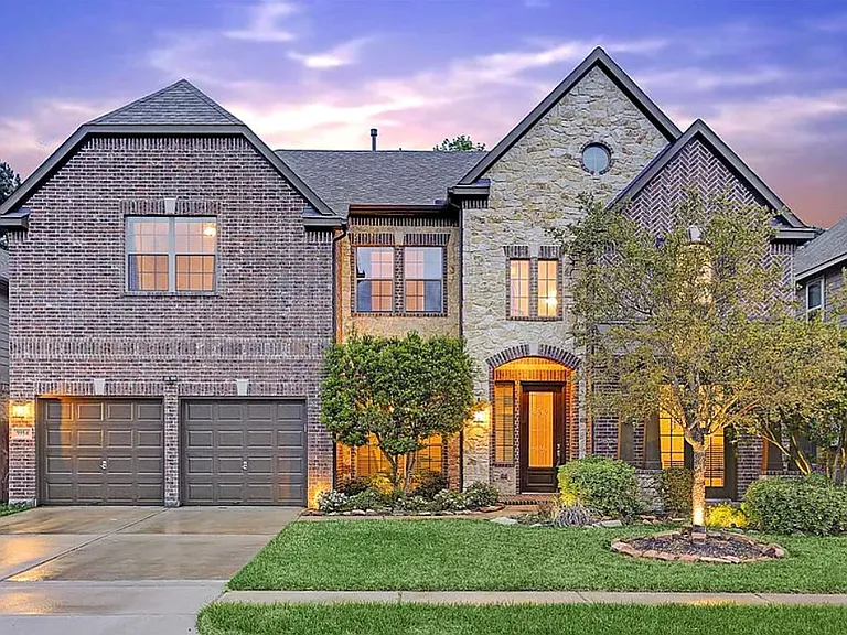 Luxury Fully Furnished Executive Home | Office, Theater Room & Pool Access | Near Exxon, Grand Parkway, Woodlands & IAH