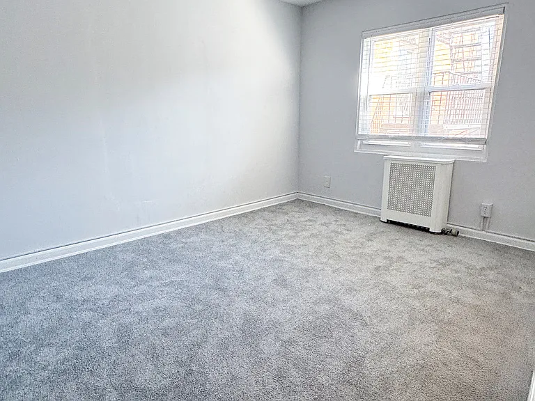 Lexington Garden Apartment — Photo 26